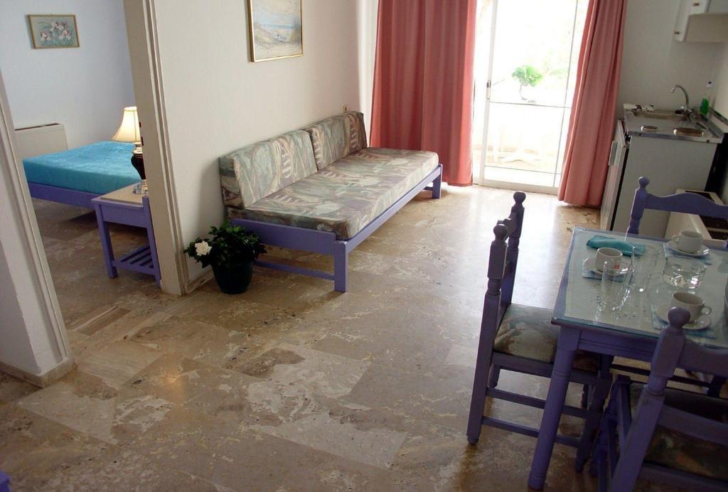 Doreen Suites Kalamaki Chambre photo